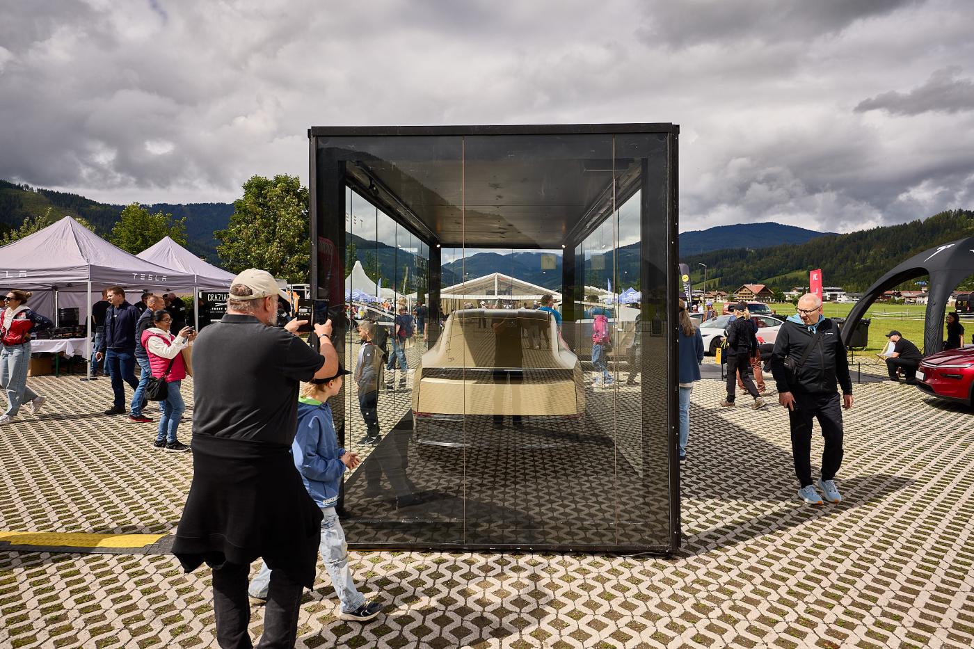 Tesla Cybercab Premiere
