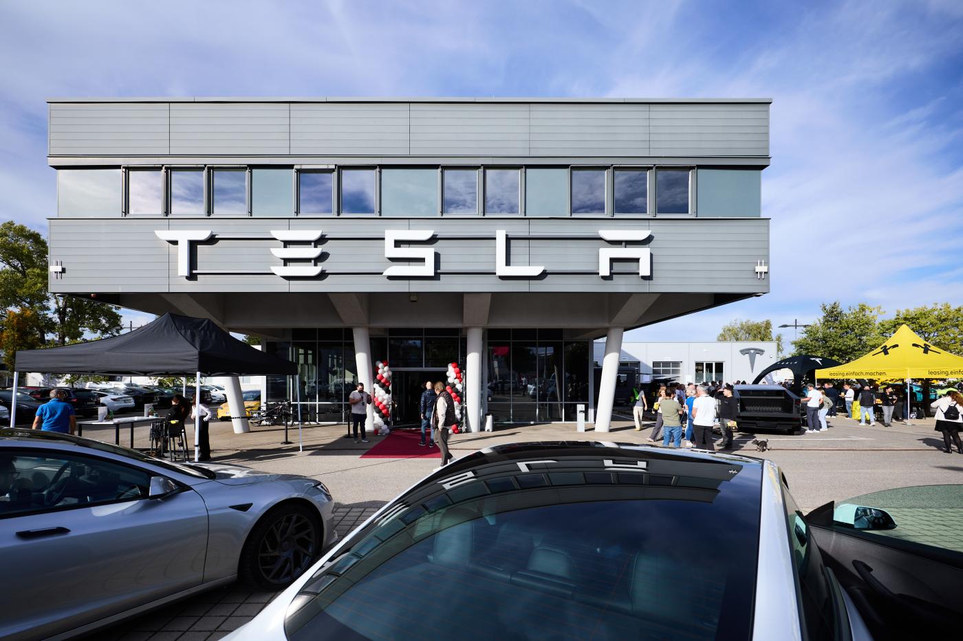 Tesla Servicecenter Opening featuring ZEILER 
